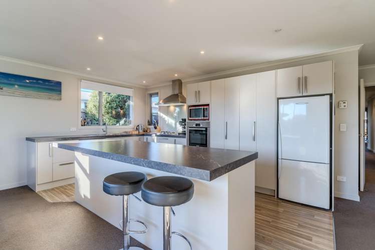 14 William James Close_1