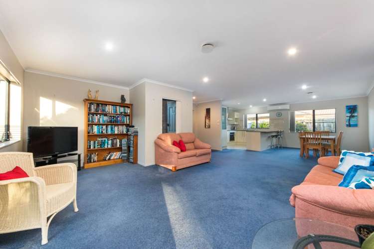 21 Raabia Close Parakai_5