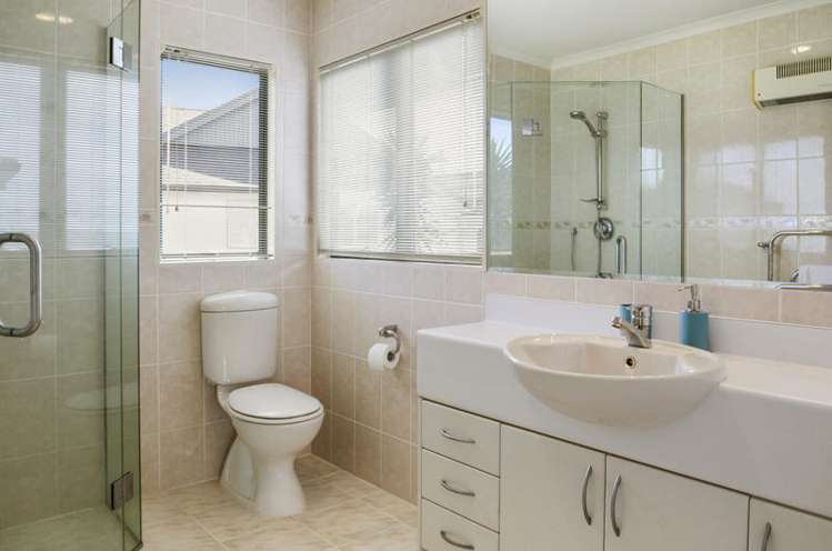 2 Beach Road Mellons Bay_16