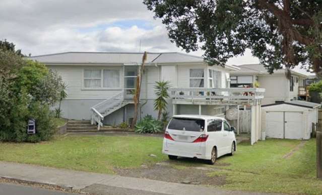 Omanu Beach House (Short Term)