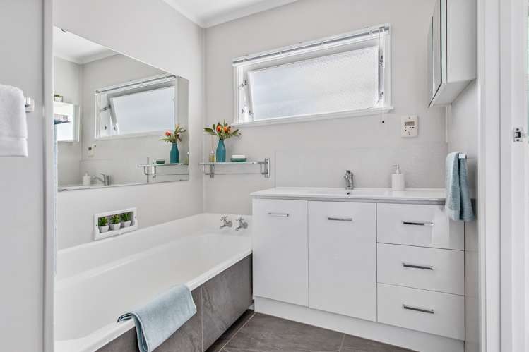 88 Tiverton Road New Windsor_11