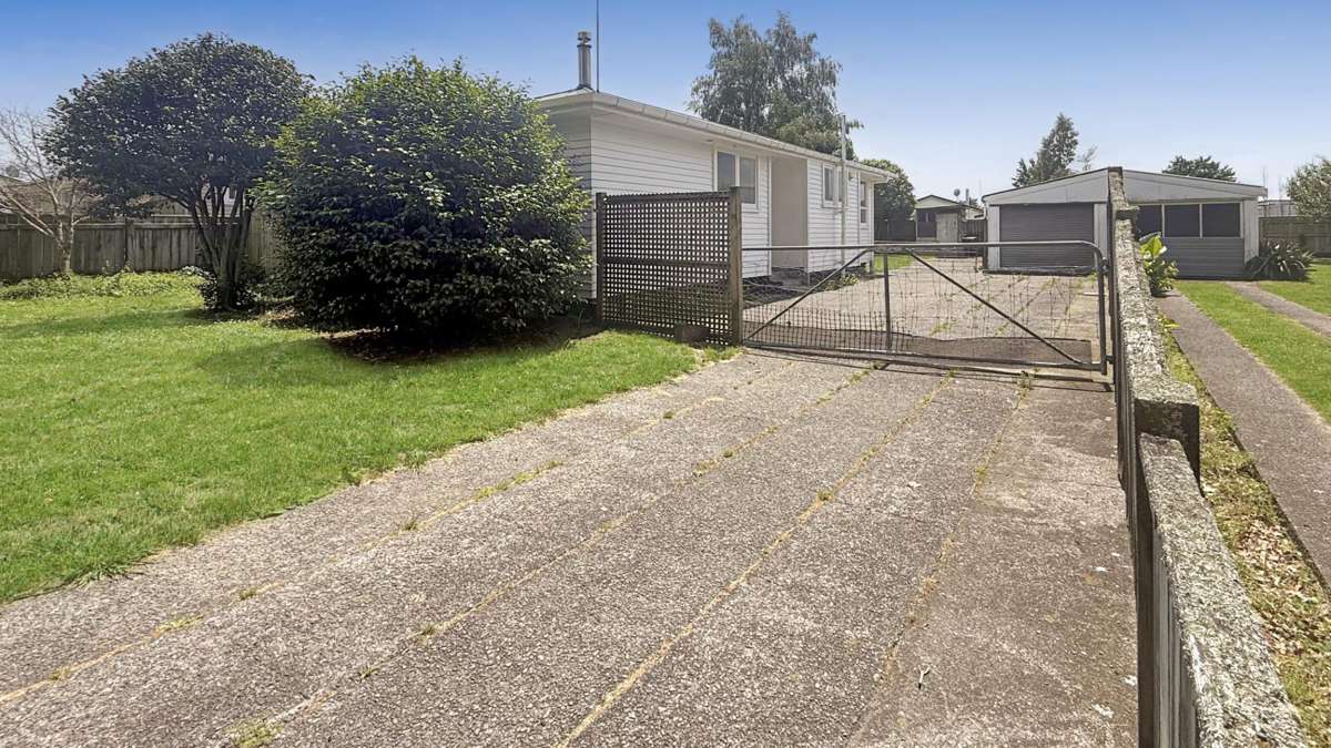 TURANGI - 3 BEDROOMS 2