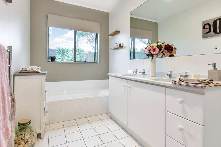 108 Valley Road Waimauku_20