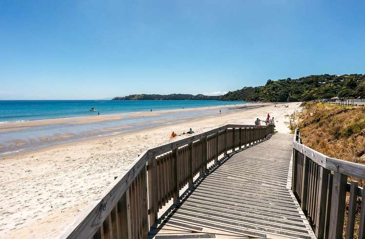 10/25 The Strand Onetangi_16