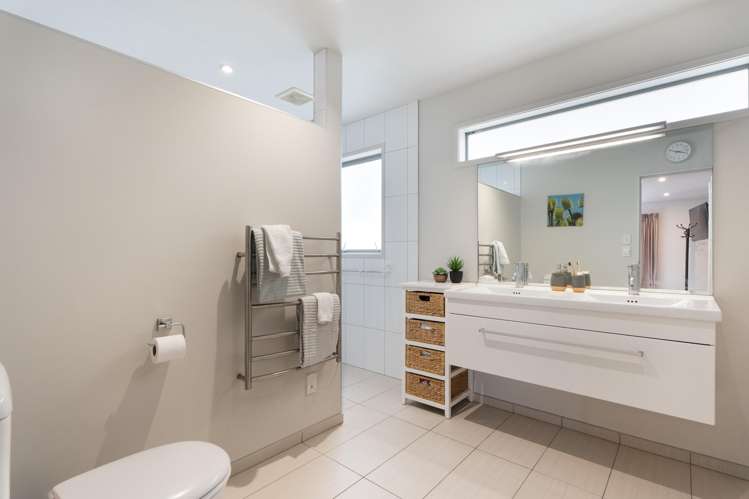 8 Halewood Grove Churton Park_17