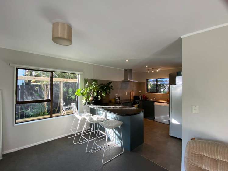 8 Springtime Crescent Stanmore Bay_3