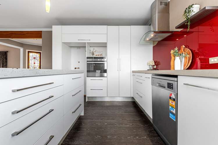 4 Sunny Bay Road Matua_6