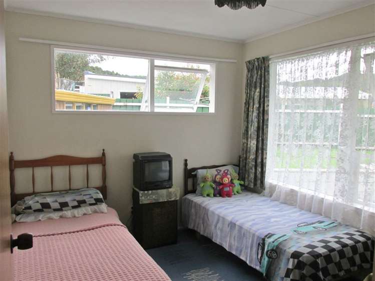 10 Kumeroa Grove Wainuiomata_12