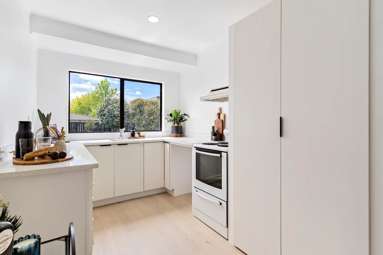 2/43 Alverston Street_4