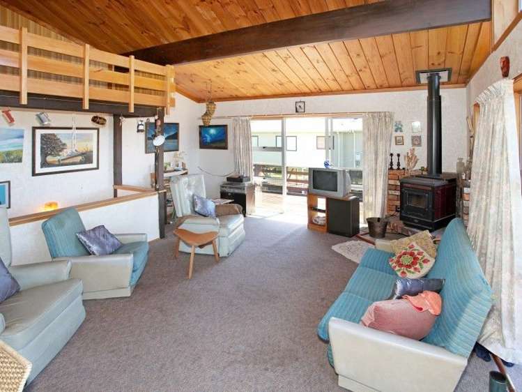 9 Marine Parade Cooks Beach_5