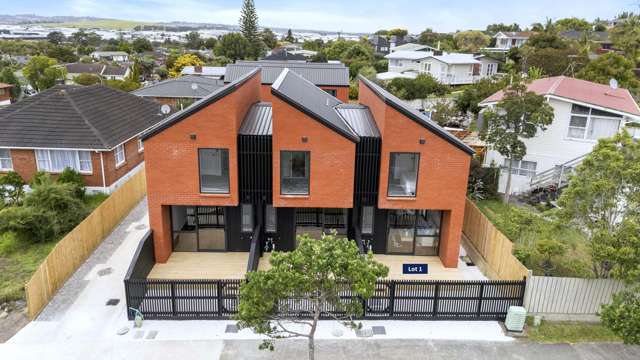 1/121 Reeves Road Pakuranga Heights_2