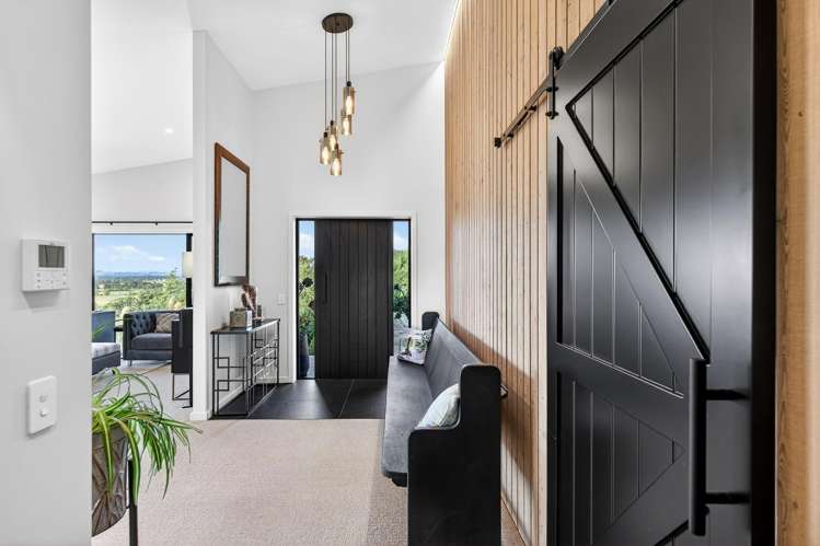 12 Airstrip Ridge Parkvale_13