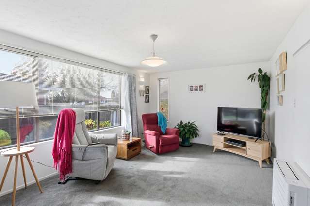 2/1 Karnak Crescent Avonhead_4