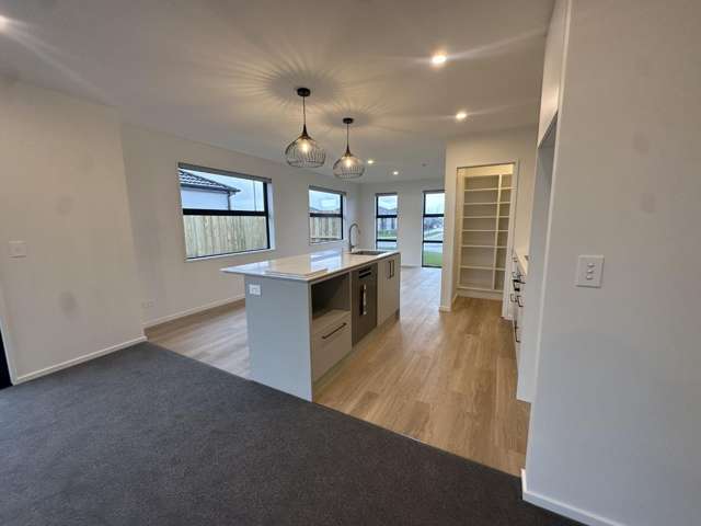 16 Accadia Drive 11103_2
