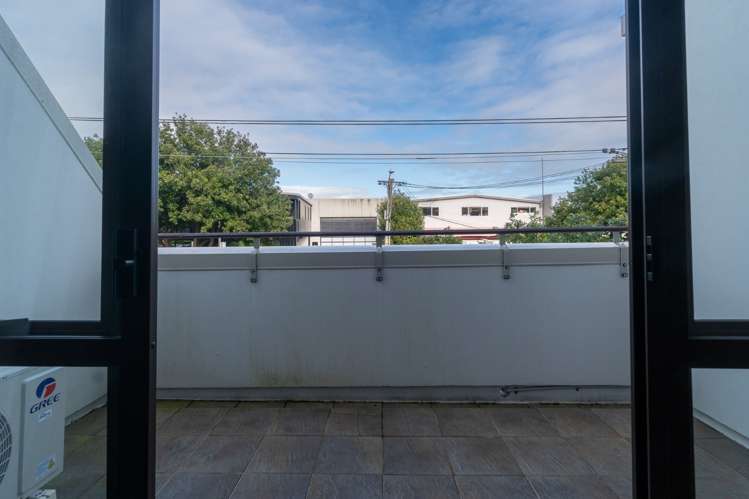 2/27 Rossmay Terrace Mount Eden_13
