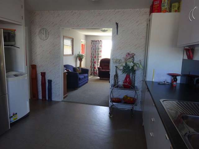 2/16 Allens Road Allenton_4