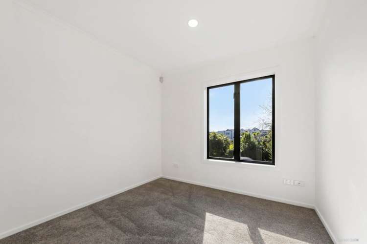 68/1 Ambrico Place New Lynn_6