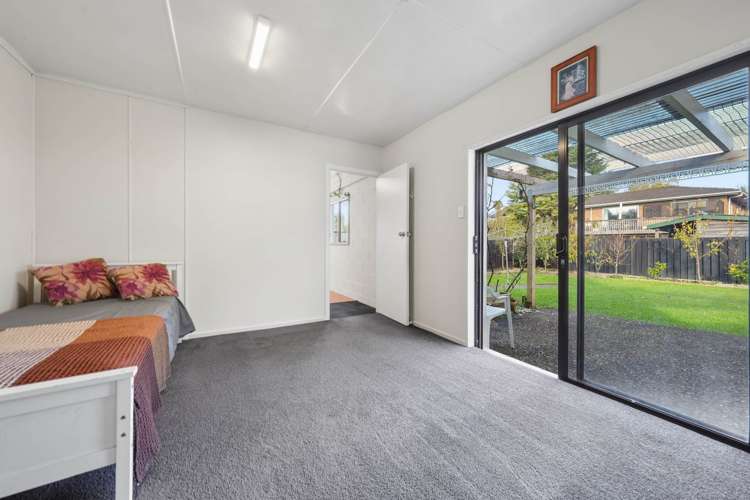 39 Nui Mana Place Te Atatu South_13
