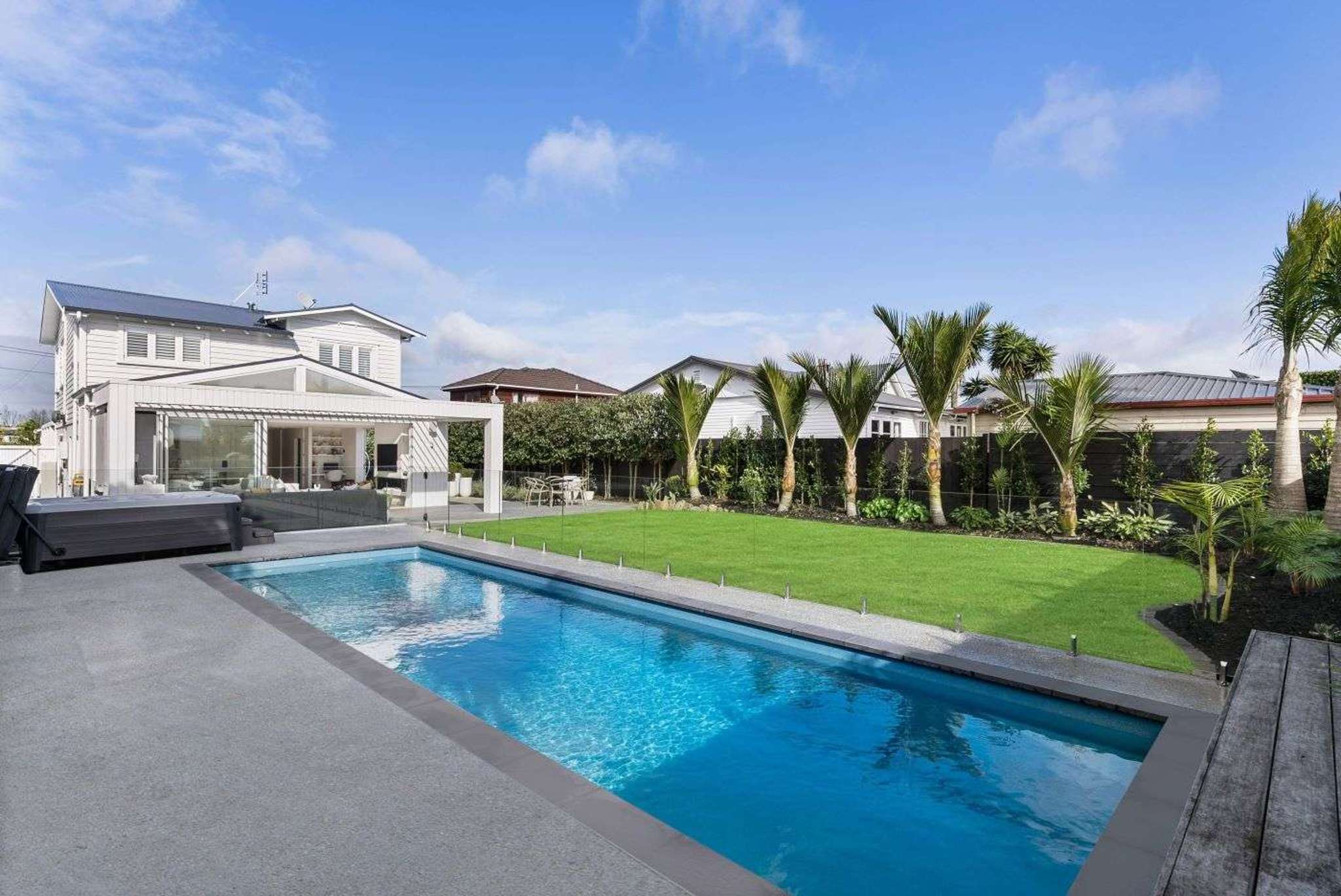 Auckland family gets $4.6m for dream home after 10 bidders bring auction heat