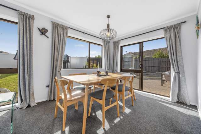 2/10 Pinewood Grove Botany Downs_3