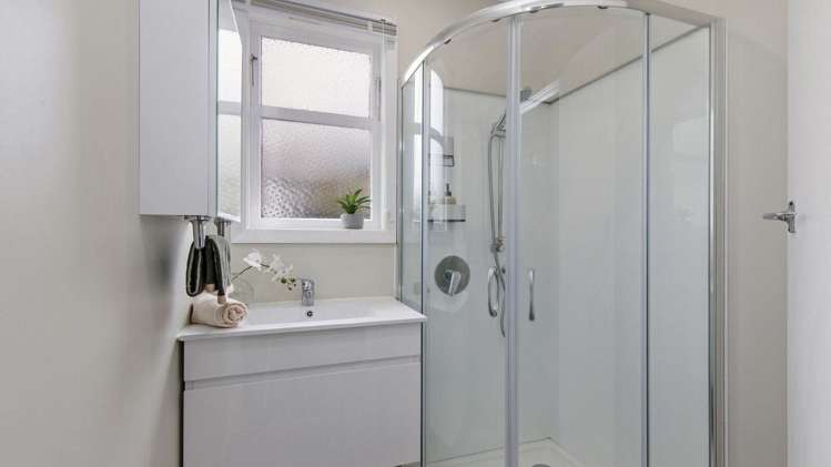 26 Lowry Crescent Stokes Valley_13