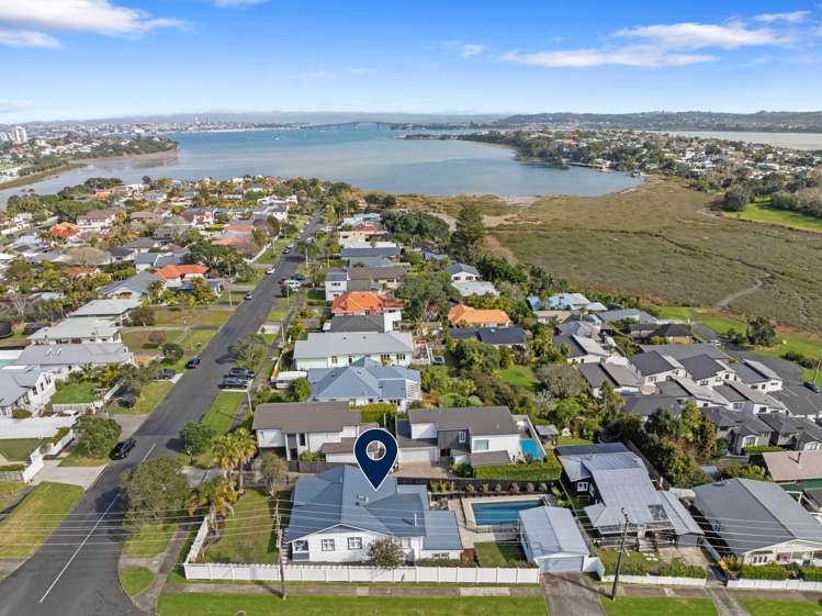 38 Aramoana Avenue Devonport_32
