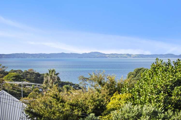13 Colmar Road Mellons Bay_24