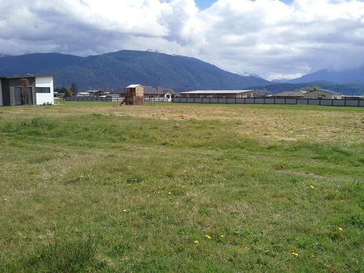 21 Wet Jacket Place Te Anau_2