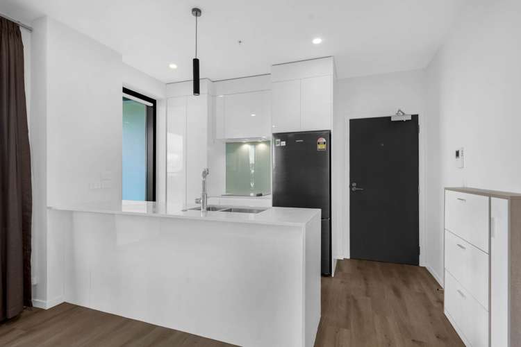 102/12 Barrack Road Mt Wellington_5