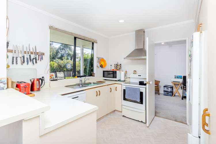 56 Lansdowne Crescent Glenview_11