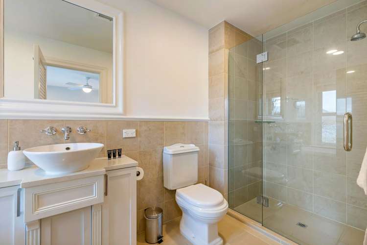 8/70 Lake Esplanade Queenstown_11