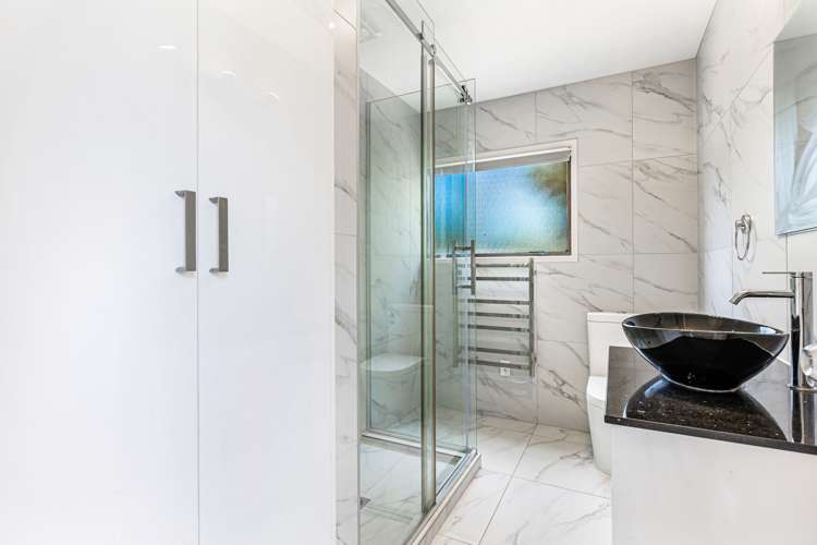 2/12 Neil Avenue Te Atatu Peninsula_14