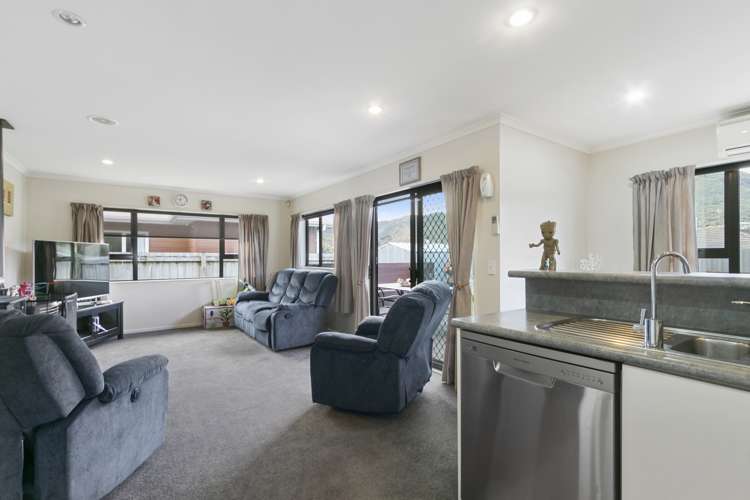 13 Woodland Grove Wainuiomata_6