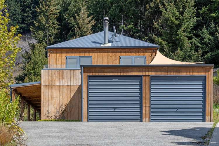 33 Arawata Terrace Fernhill/Sunshine Bay_22