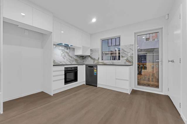Modern 3-Level Living–3 Bed+Study Near Middlemore!