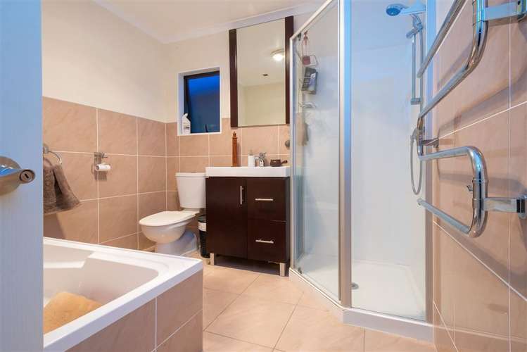 10 Manning Rise Flat Bush_6