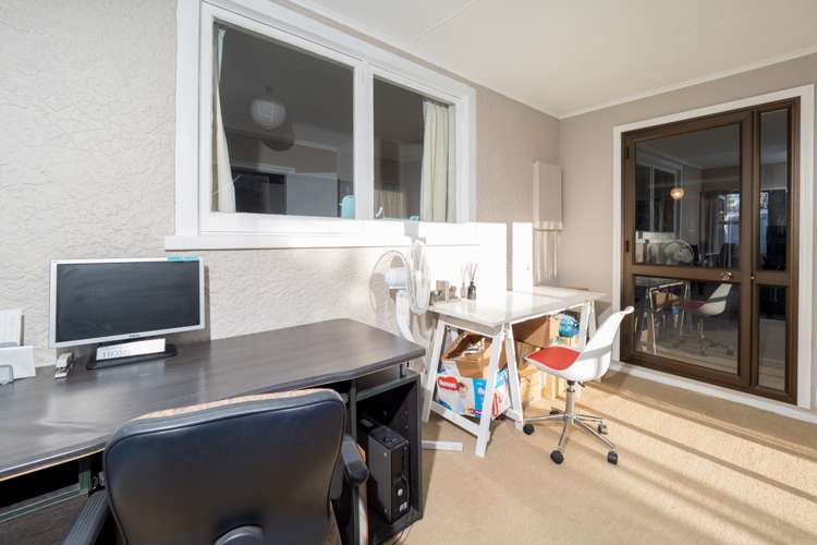 207 Middle Road Allenton_13