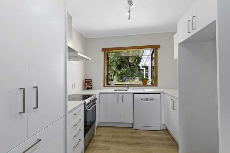 710 Main Road North Te Marua_13