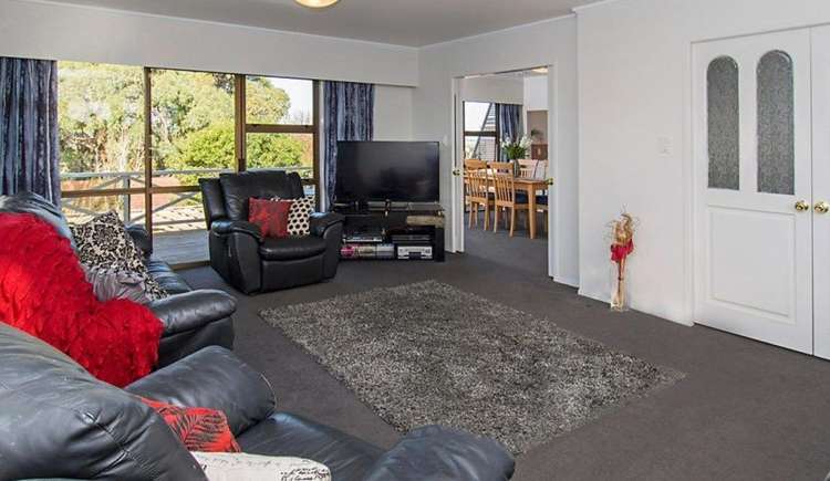 18 Bradbury Road Botany Downs_3