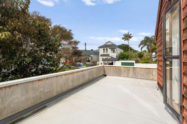 33 Queens Parade Devonport_24