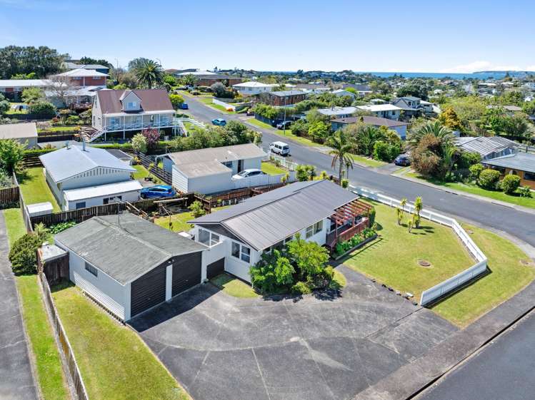 35 Fairway Avenue Red Beach_21