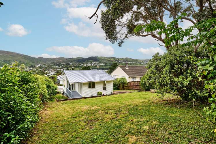 61 Davidson Crescent Tawa_11