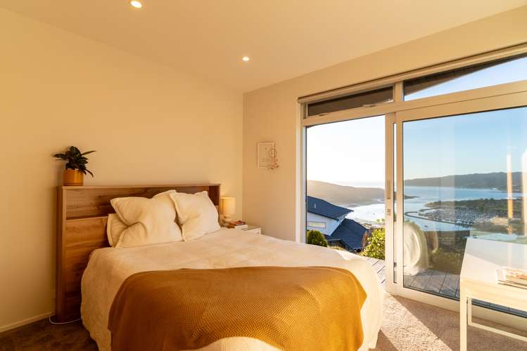 10 Seascape View Paremata_19