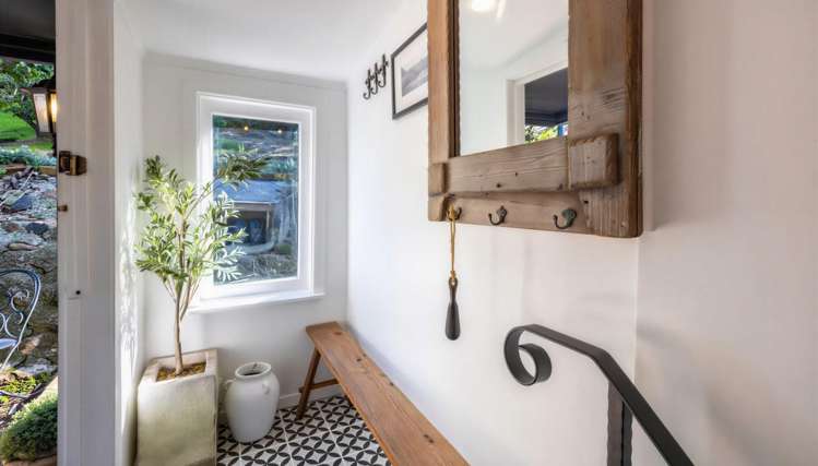 8 Fourth Avenue Onetangi_9