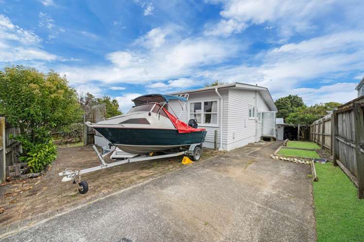 8 Malvina Place Bucklands Beach_16