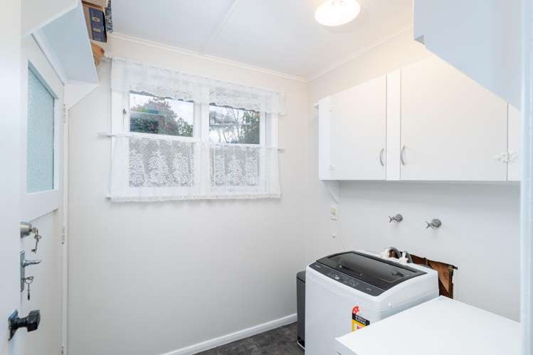17 Ngata Grove Trentham_12
