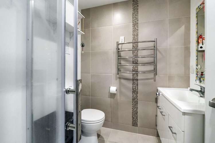 211/17 Link Crescent Stanmore Bay_12