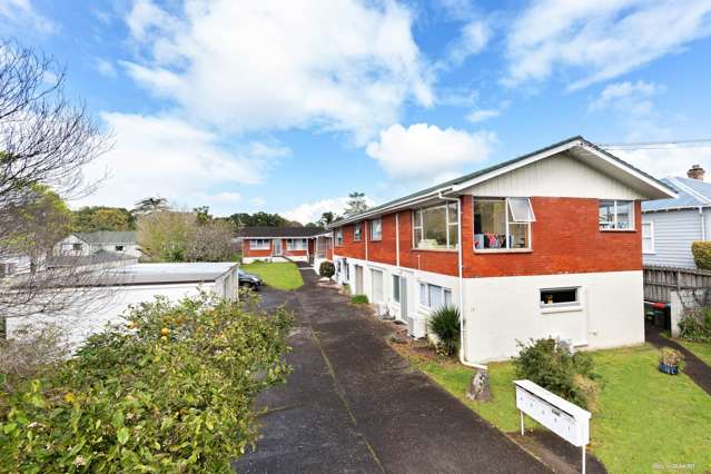 Single Level Brick & Tile - Incredible Value