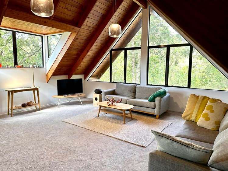 22 Tui Crescent Waiatarua_5