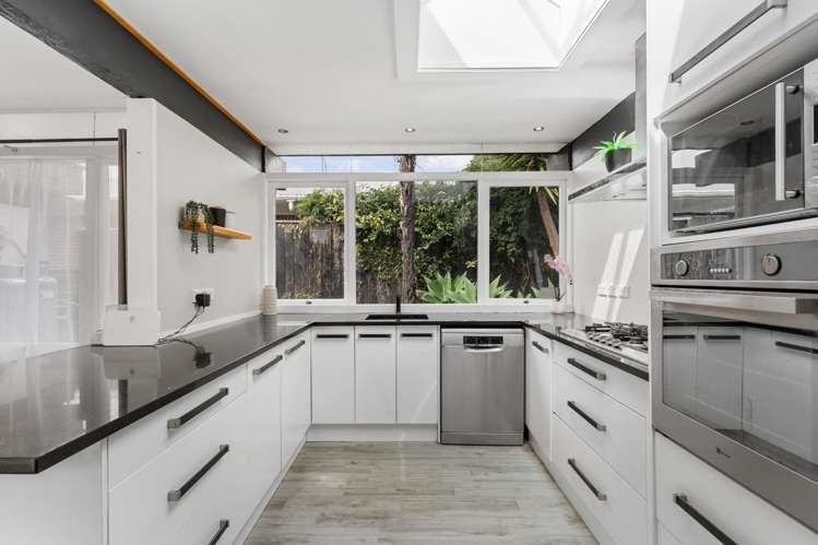 21 Lawrence Cresent_5